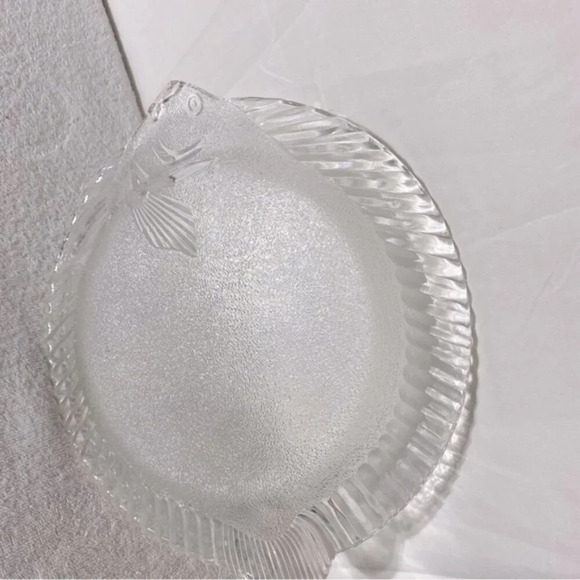 Vintage Clear & Frosted Glass Fish Plate Platter - Picture 7 of 11